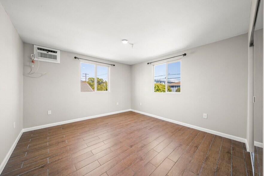 Building Photo - 1155 N Ardmore Ave