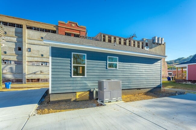 Building Photo - Brand-New 2 Bedroom Home in Chattanooga with Modern Finishes