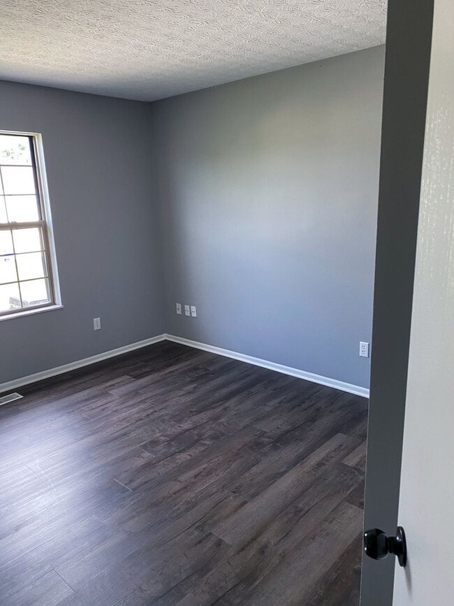 Building Photo - Beautifully Updated Home with Finished Low...