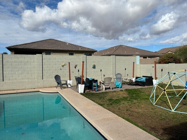 Building Photo - 9226 N 182nd Dr