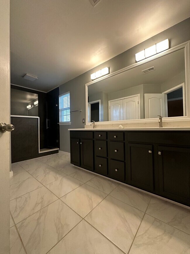Building Photo - 223 Morlyn Dr