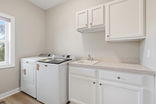 Building Photo - 943 Earley Lake Curve