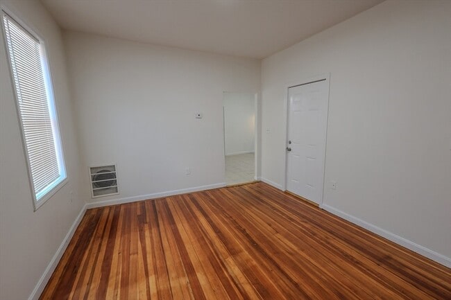 Building Photo - 127 Intervale St