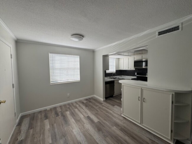 Building Photo - Recently Remodeled Winter Park 1 Bed, 1 Ba...