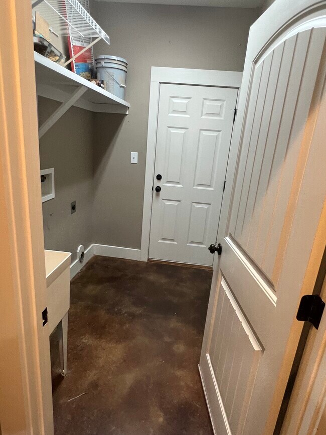 Laundry Room - 9255 Coles Ct