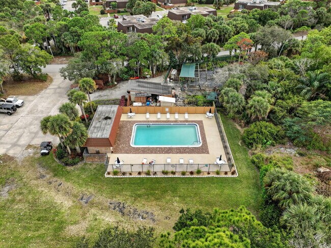 Building Photo - 5612 SE Riverboat Dr