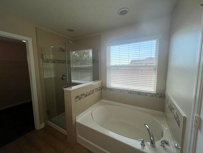 Building Photo - Stunning & Spacious  2 story home COMING S...