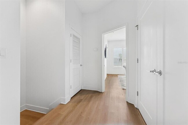 Building Photo - 4810 W McElroy Ave