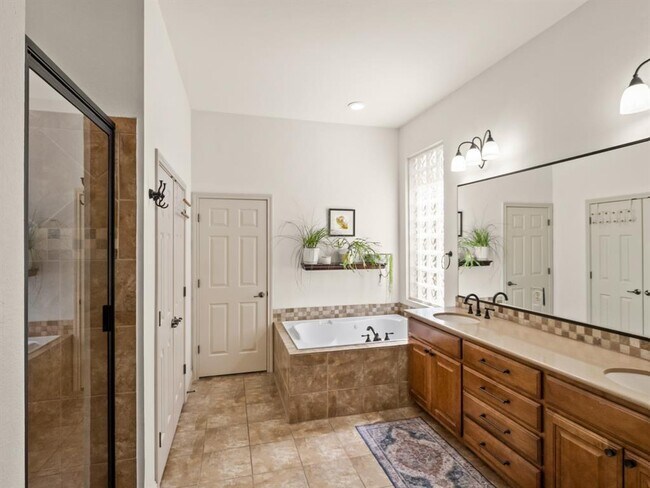 Building Photo - 11400 Archstone Dr