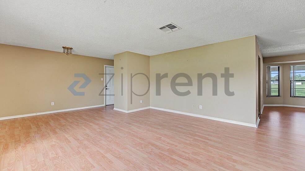 Building Photo - Unit