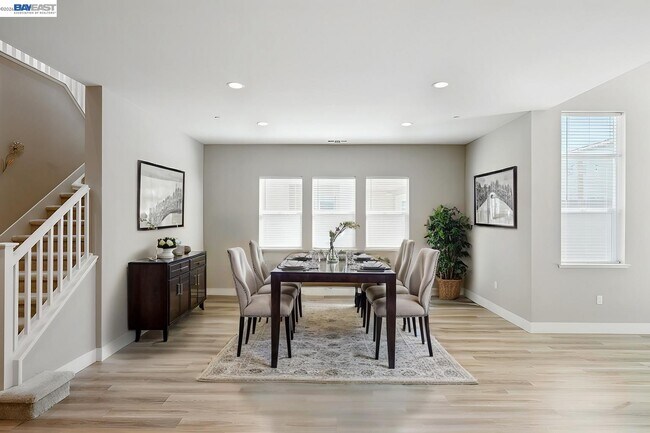 Building Photo - 3010 Rio Grande Dr