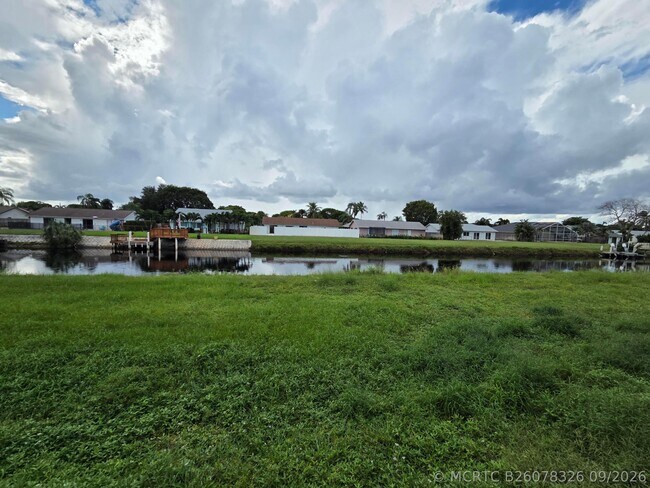 Building Photo - 3018 N Evergreen Cir
