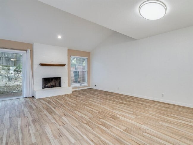 Building Photo - 6706 Deatonhill Dr