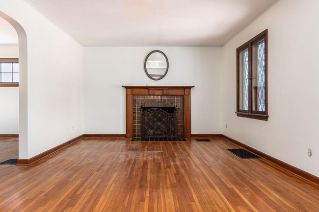 Building Photo - 51 E Schreyer Pl