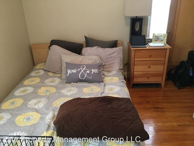 Building Photo - 3 br, 1 bath House - 5508 Shoreview Ave. S...