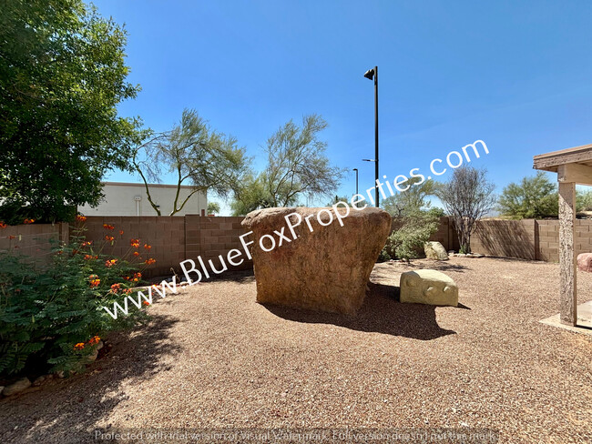 Building Photo - 2089 W Cholla Vista Dr