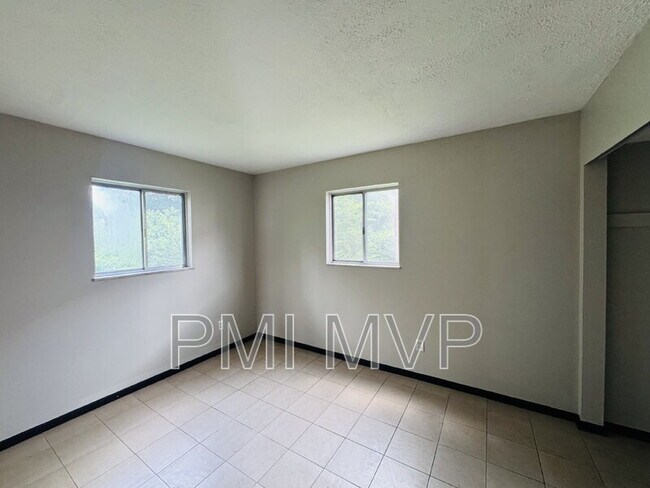 Building Photo - 828 Whitethorne Ave