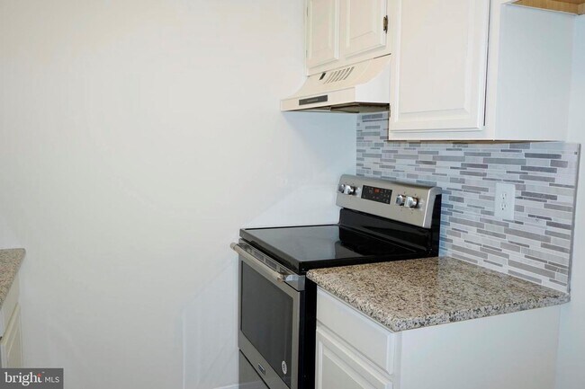 Primary Photo - 408 Ravens Crest Dr