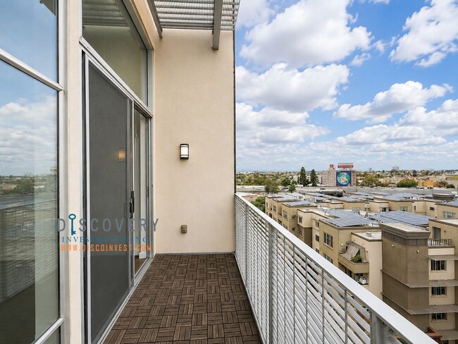 Building Photo - Uptown Place One Bedroom Condominium