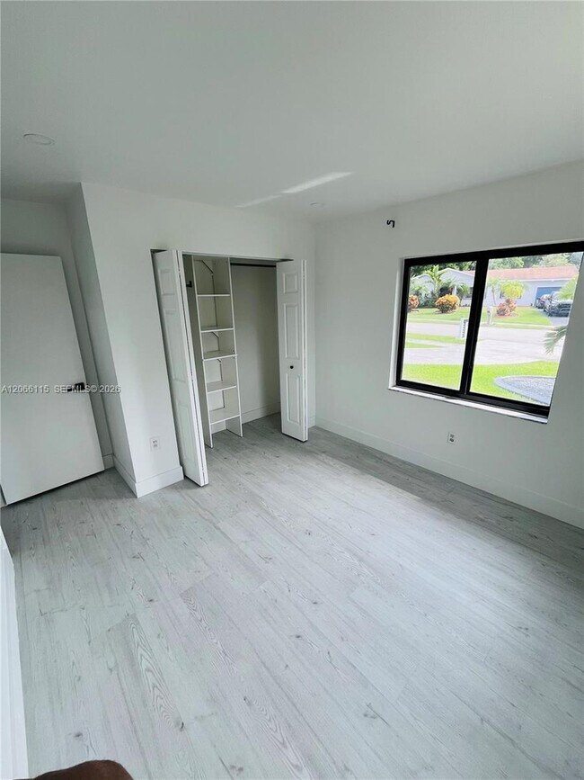 Building Photo - 1707 S Curlew Ln