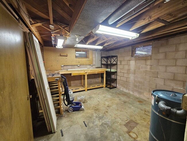 Building Photo - 2232 S 34th St