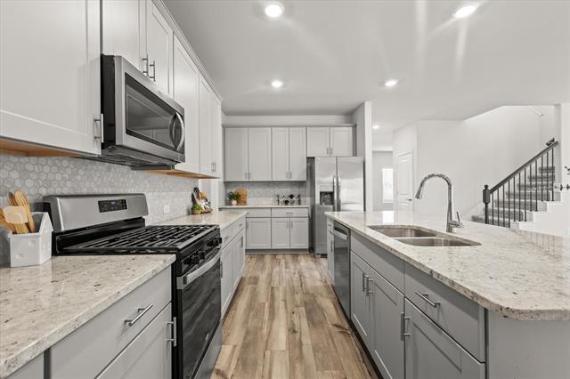 Building Photo - 2640 Oneida Ln