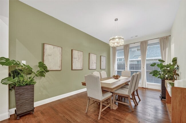 Building Photo - 400 Trailside Dr