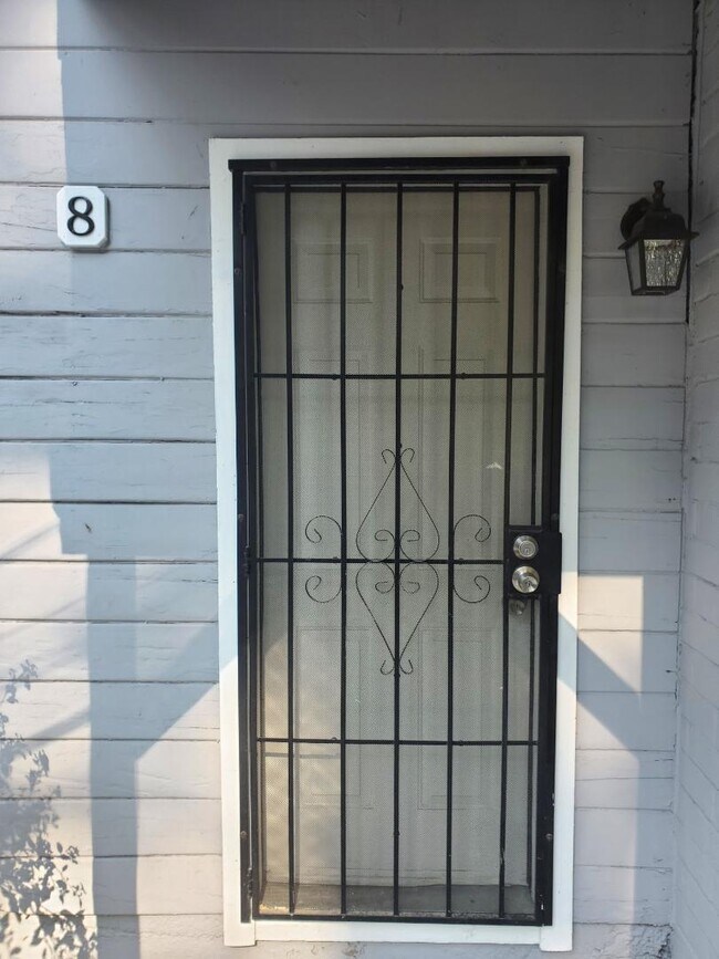 Building Photo - 596 Friendly Ln