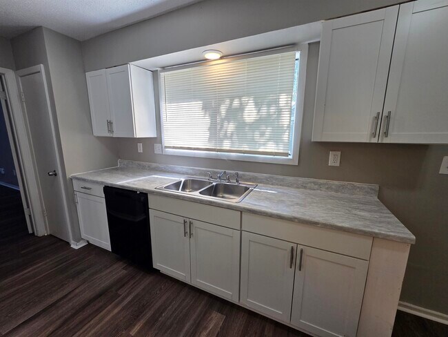 Building Photo - 6369 Golden Park Dr