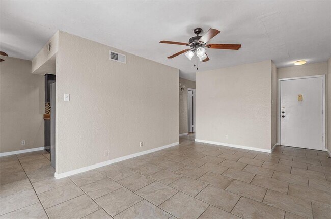Building Photo - 2600 Penny Ln