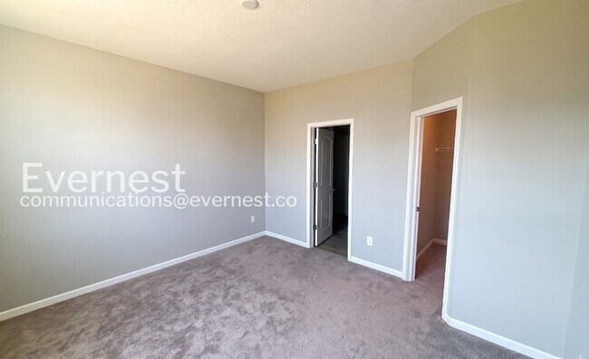 Building Photo - 3 Bed/2 Bath Home with Garage / Pet-Friendly / Vouchers Accepted / Available Now!
