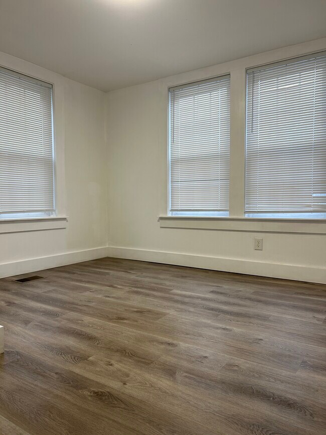 Building Photo - 55 Main St