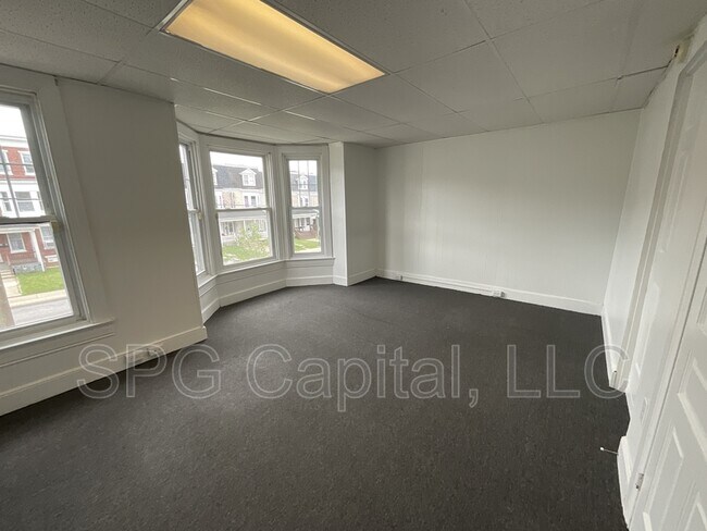 Building Photo - 281 W Jackson St