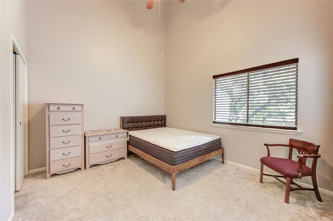Building Photo - 1602 Prairie Grove Dr