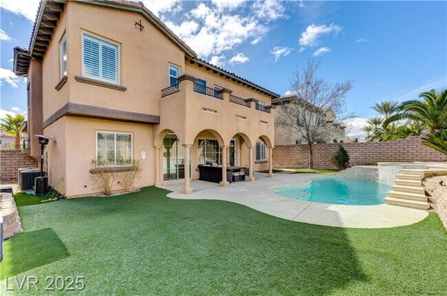 Building Photo - Stunning Home in Gated Community ~ Paseos ...