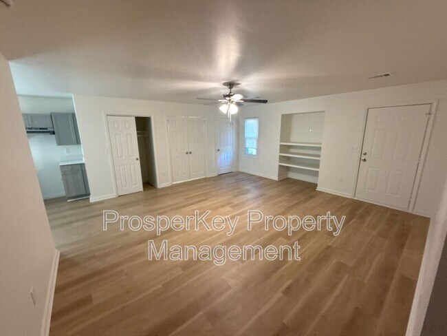 Building Photo - 1413 John Smith Ave