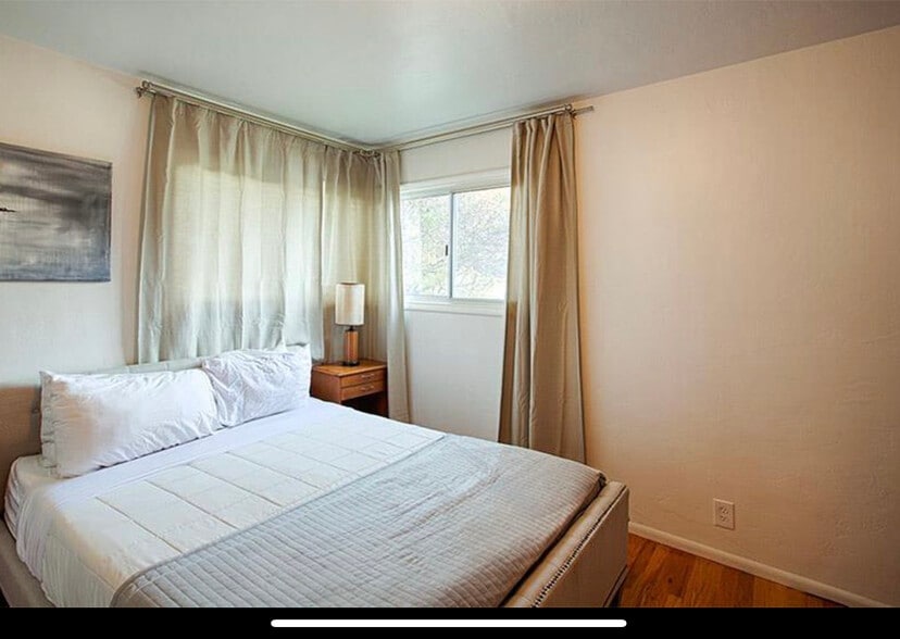 Master Bedroom - 406 English Ave