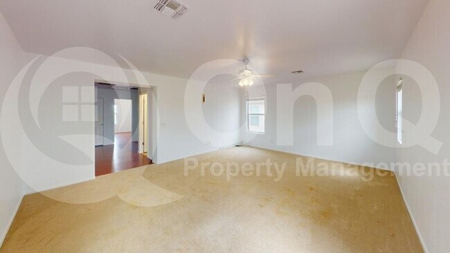 Building Photo - 4720 W Lindenthal Ln