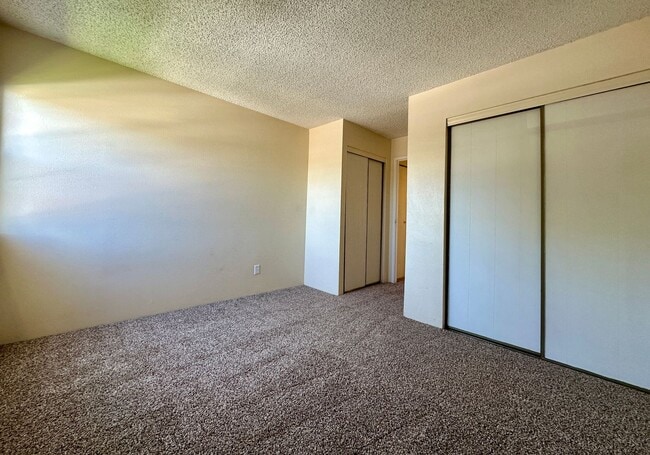 Building Photo - Nice 1 Bedroom 1 Bathroom Condo in Golden with Pool!! Available Mid December!!