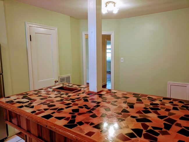 Building Photo - Spacious 3bdrm/2bth Home Located in a Well Established Neighborhood in Richmond's West End  Conve...