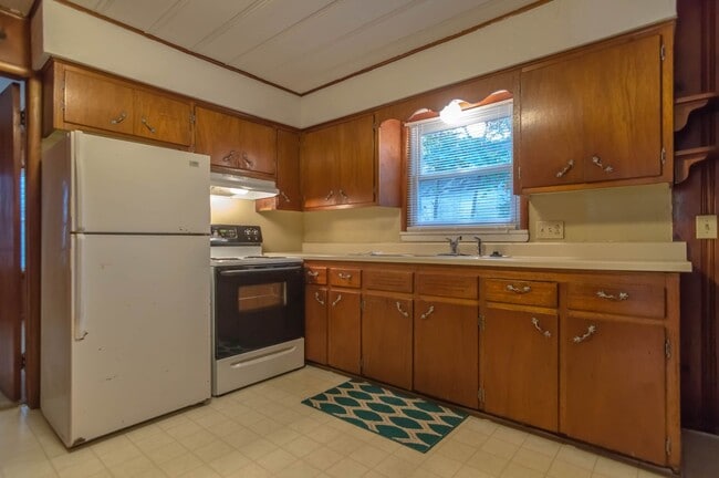Building Photo - LEASING