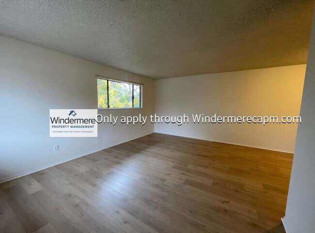 Building Photo - Delightful 2 Bedroom Condo- Available Now! -W/S/T included in rent!
