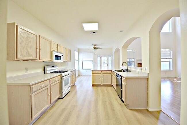 Building Photo - 4220 N Summercrest Loop