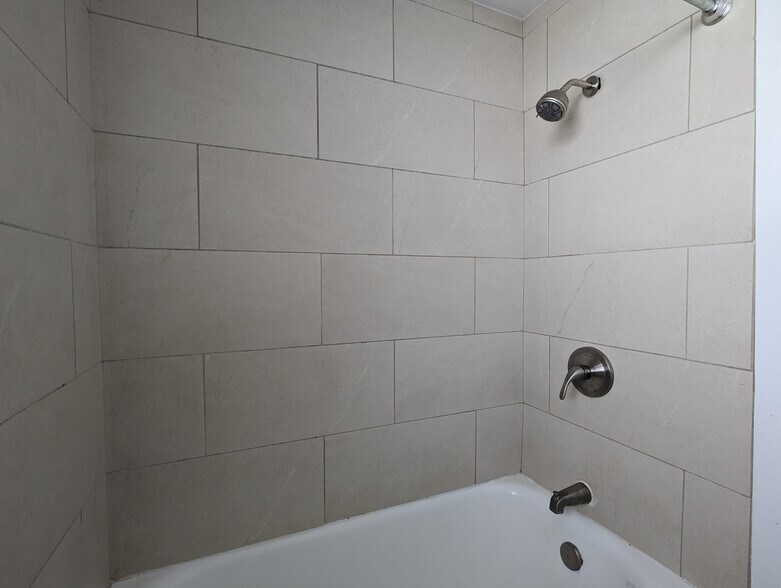 Building Photo - 618 W Patterson