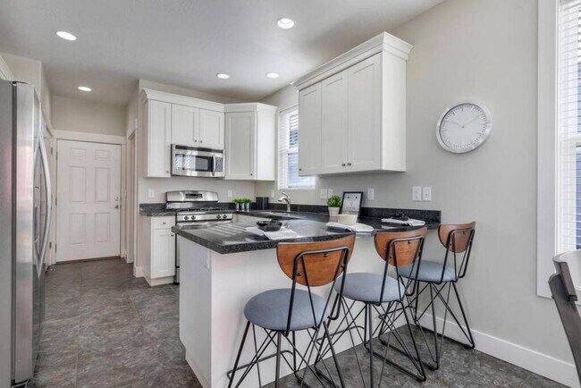 Building Photo - 5032 Bear Trap Dr