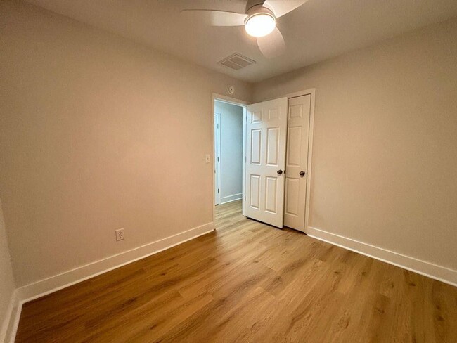 Building Photo - Fully Updated Home in Charleston