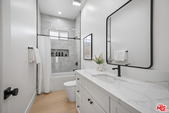 Building Photo - 3626 E 1st St