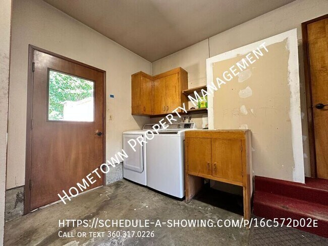 Building Photo - 1608 22nd Ave SE