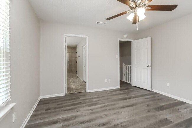 Building Photo - 2435 Country Pl Dr