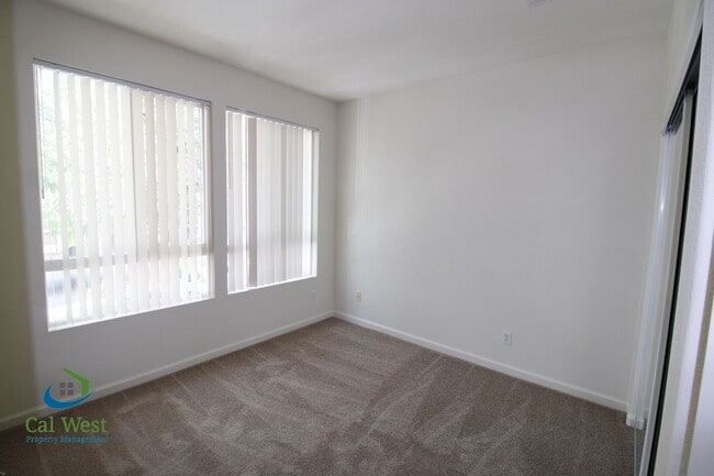 Building Photo - $3,695 - Spacious 2 Bedroom, 2.5 bath tri-level townhouse near Communication Hill in Lancaster Gates